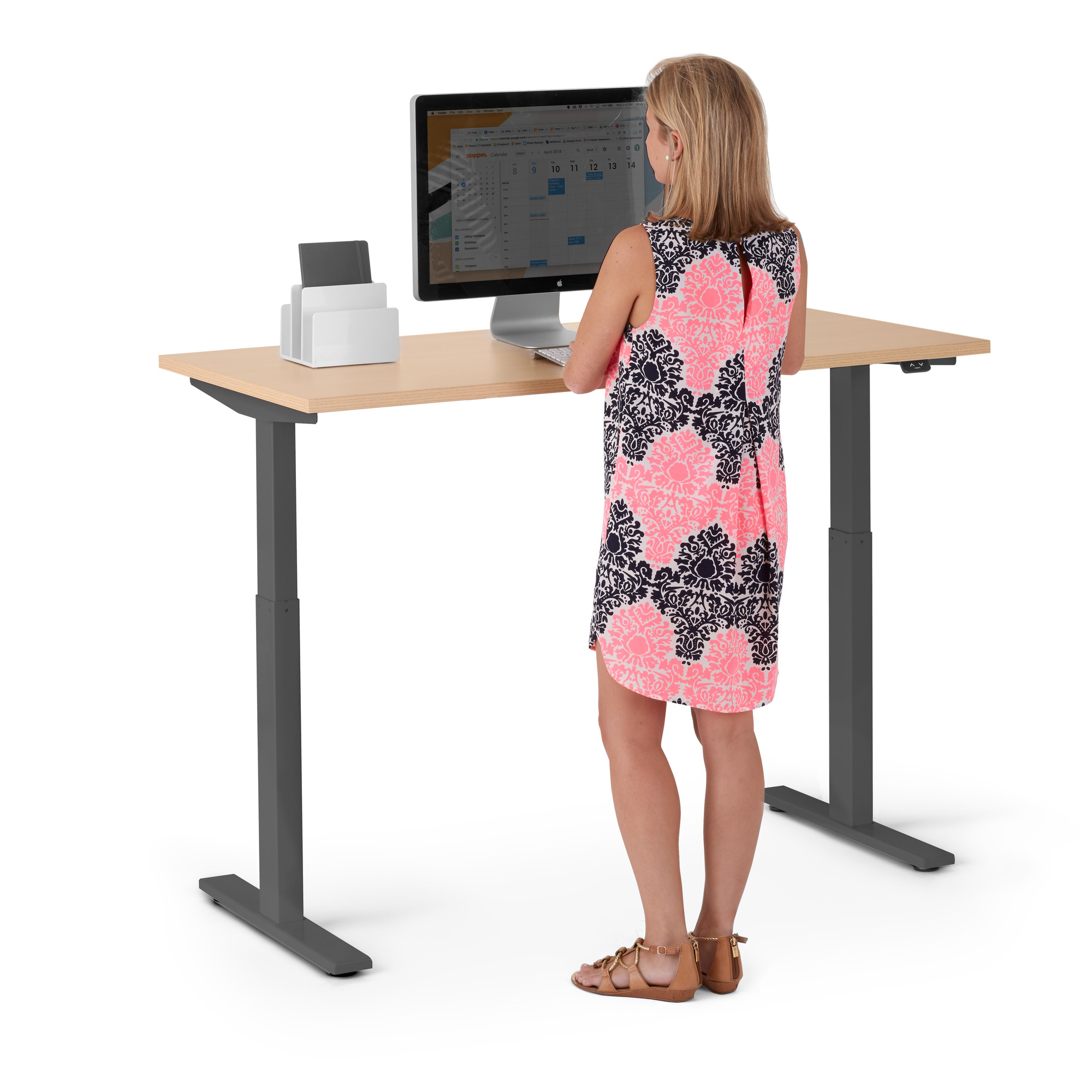 Variable clearance standing desk